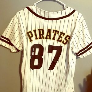 Victoria’s pink pirates jersey